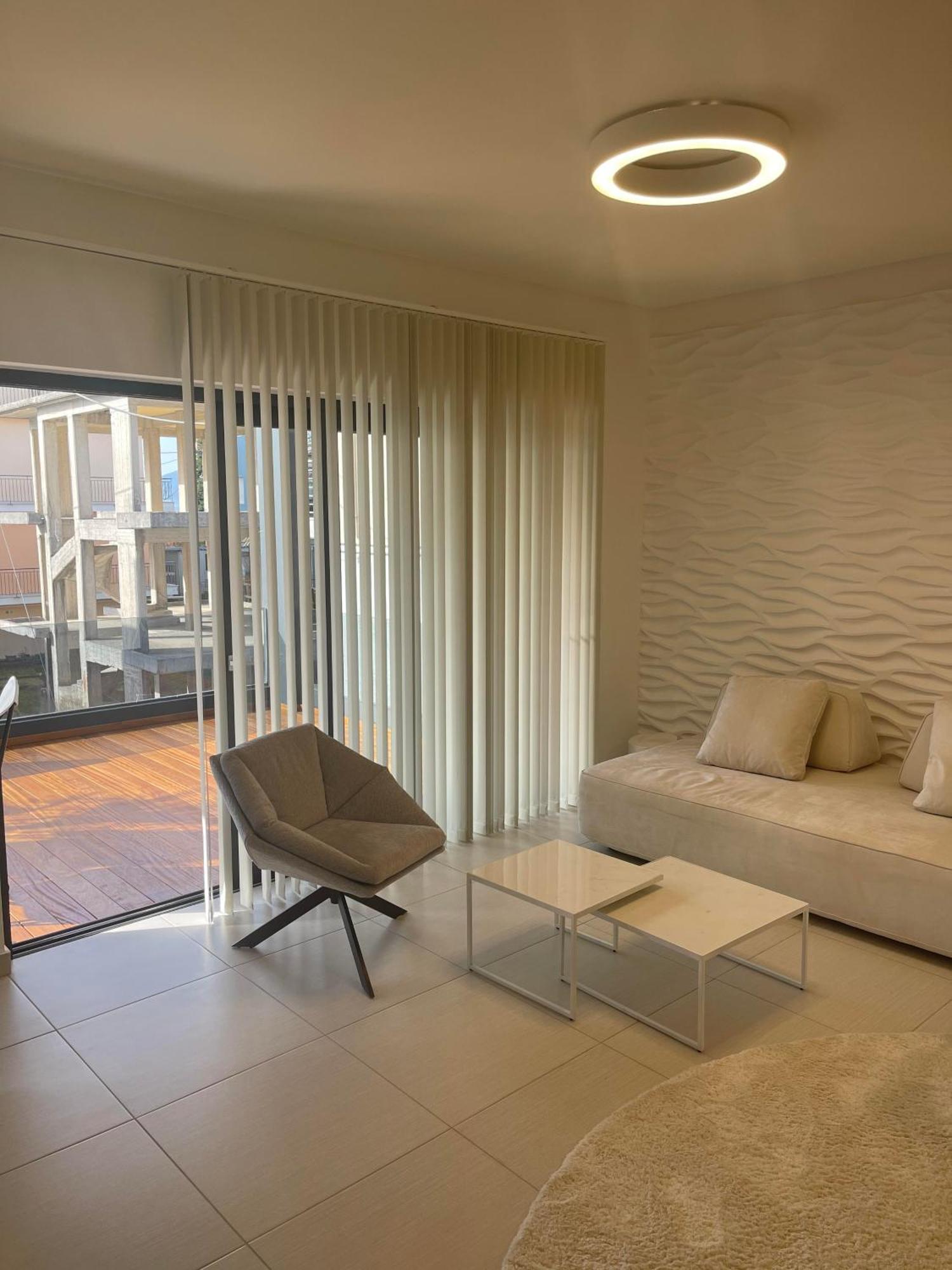 Omni House White Apartment Янина Екстериор снимка
