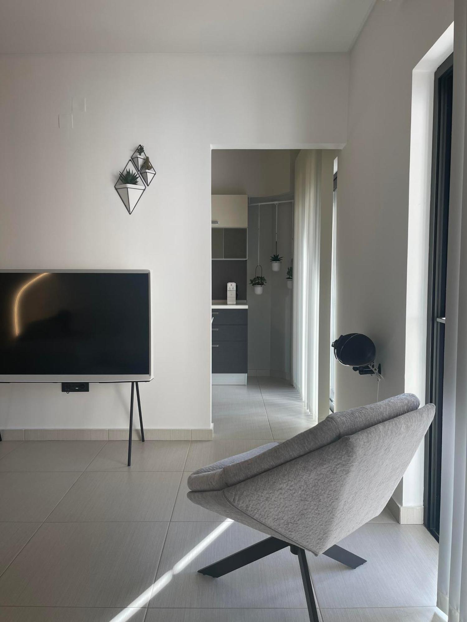 Omni House White Apartment Янина Екстериор снимка