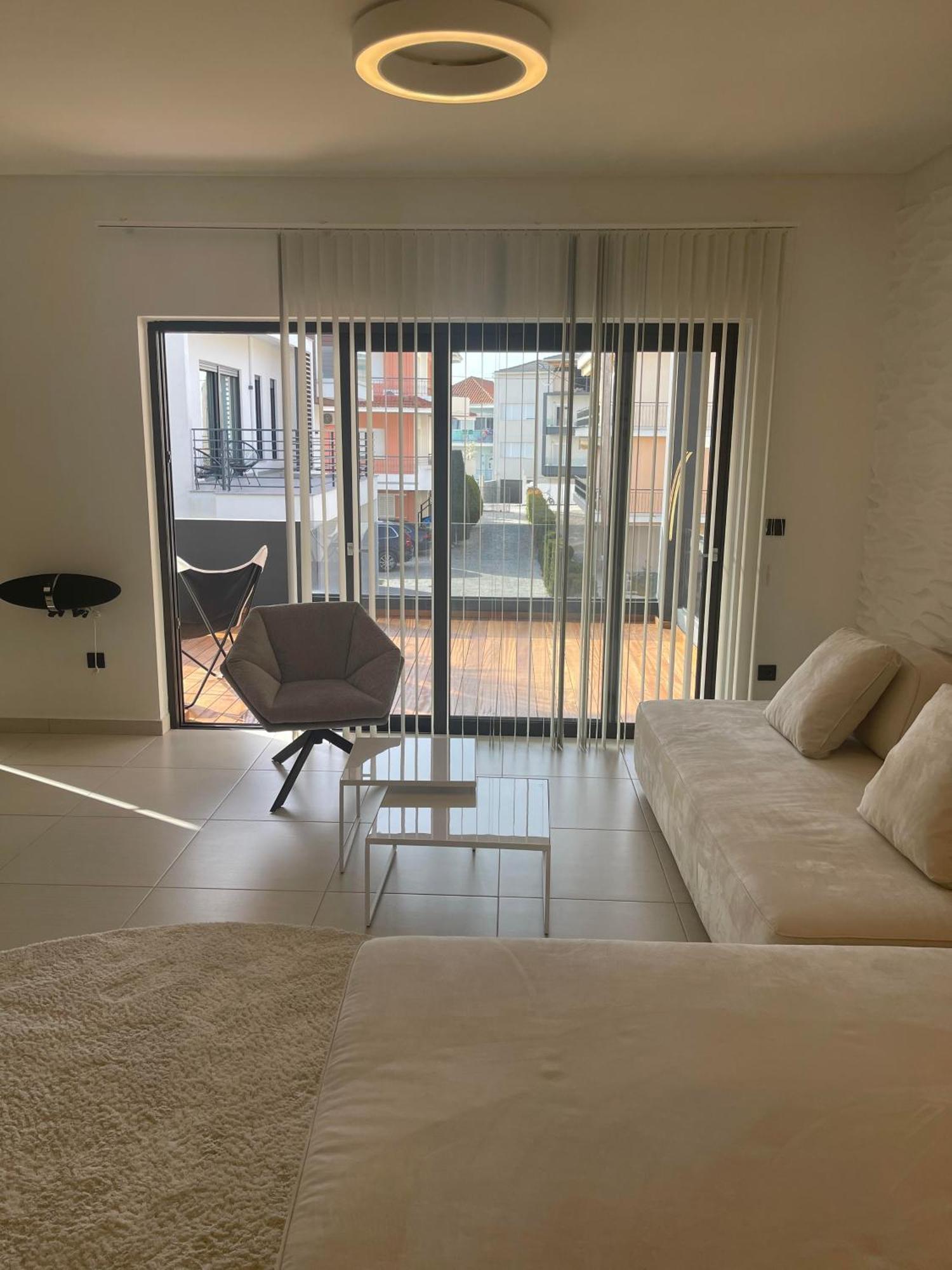 Omni House White Apartment Янина Екстериор снимка